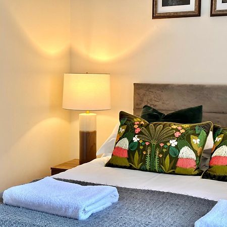 Appartamento Clifford'S Reach At Bluebridge Court With Free Parking York Esterno foto