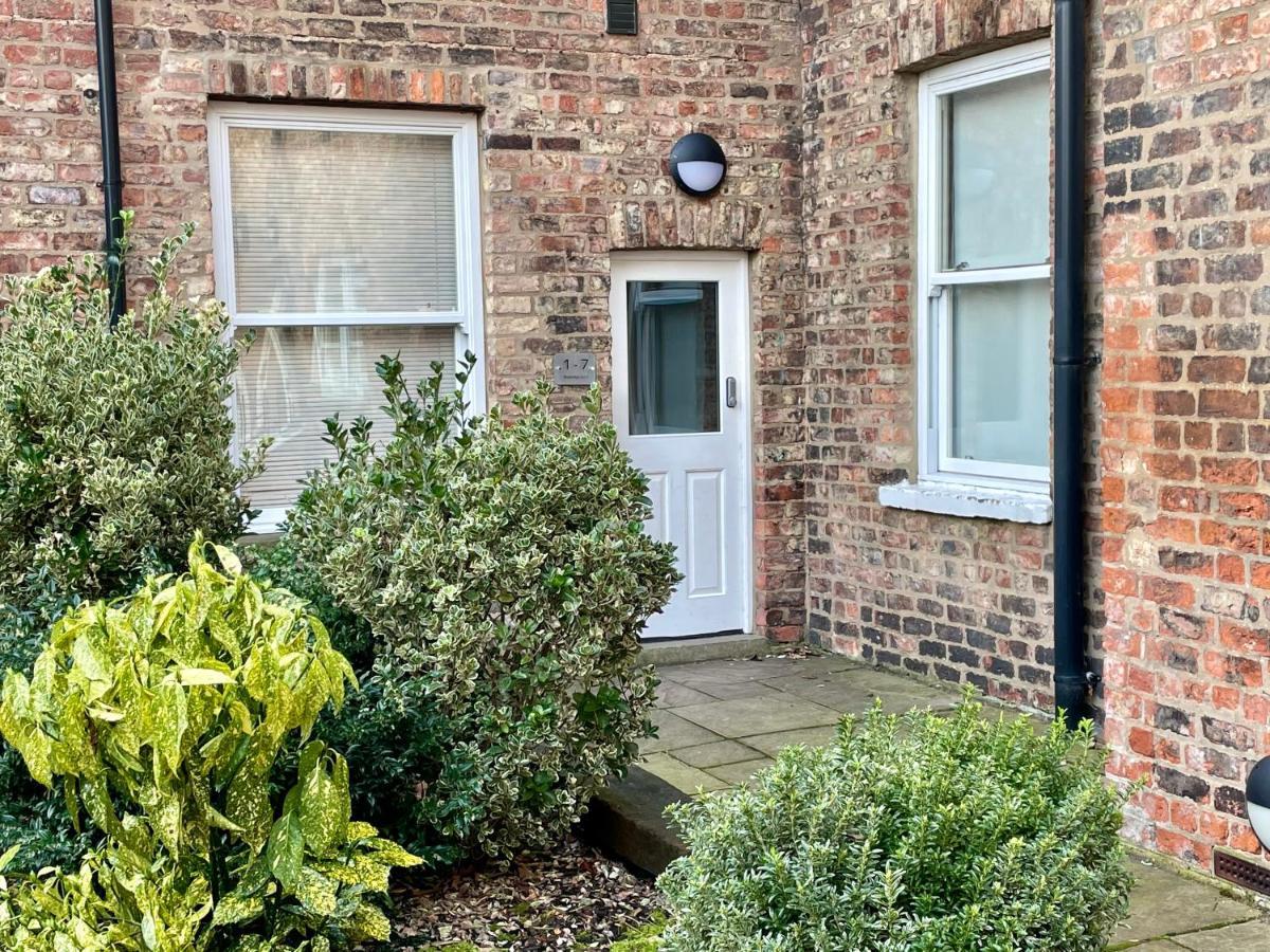 Appartamento Clifford'S Reach At Bluebridge Court With Free Parking York Esterno foto