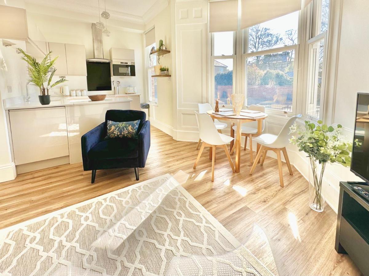 Appartamento Clifford'S Reach At Bluebridge Court With Free Parking York Esterno foto