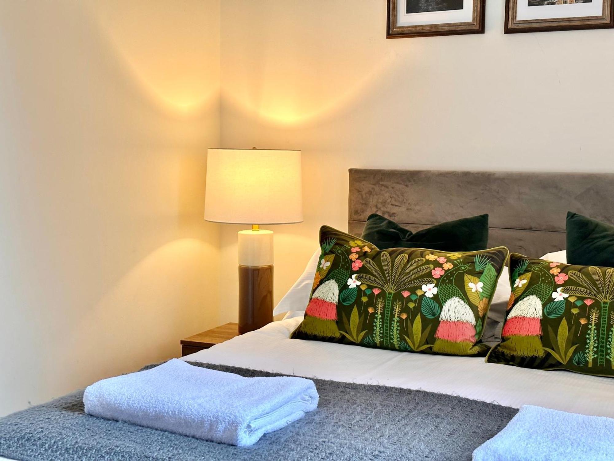 Appartamento Clifford'S Reach At Bluebridge Court With Free Parking York Esterno foto